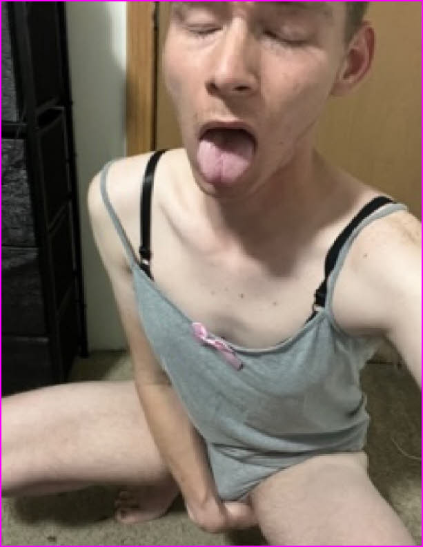 Total fucking loser Charley from Indiana jerking off in lingerie